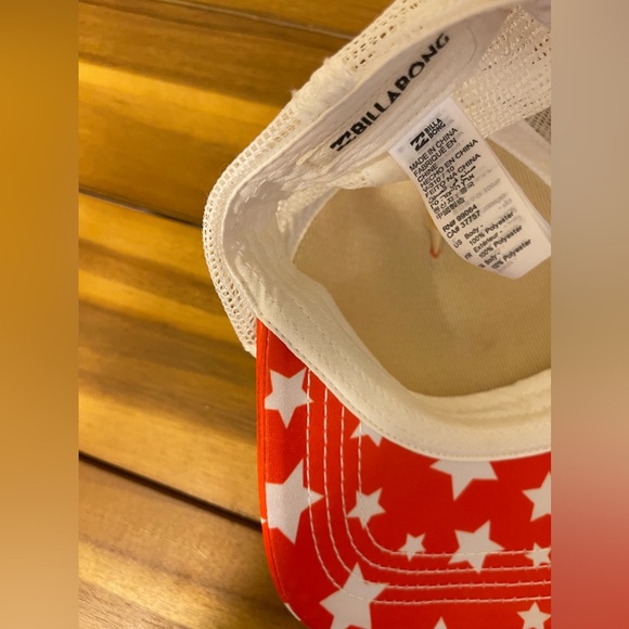 Women’s Billabong Red and White Stars  Mesh Snap Back Trucker Baseball - Picture 3 of 6